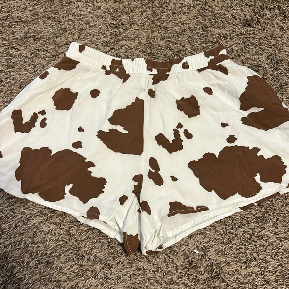 Forever 21 cow shorts e